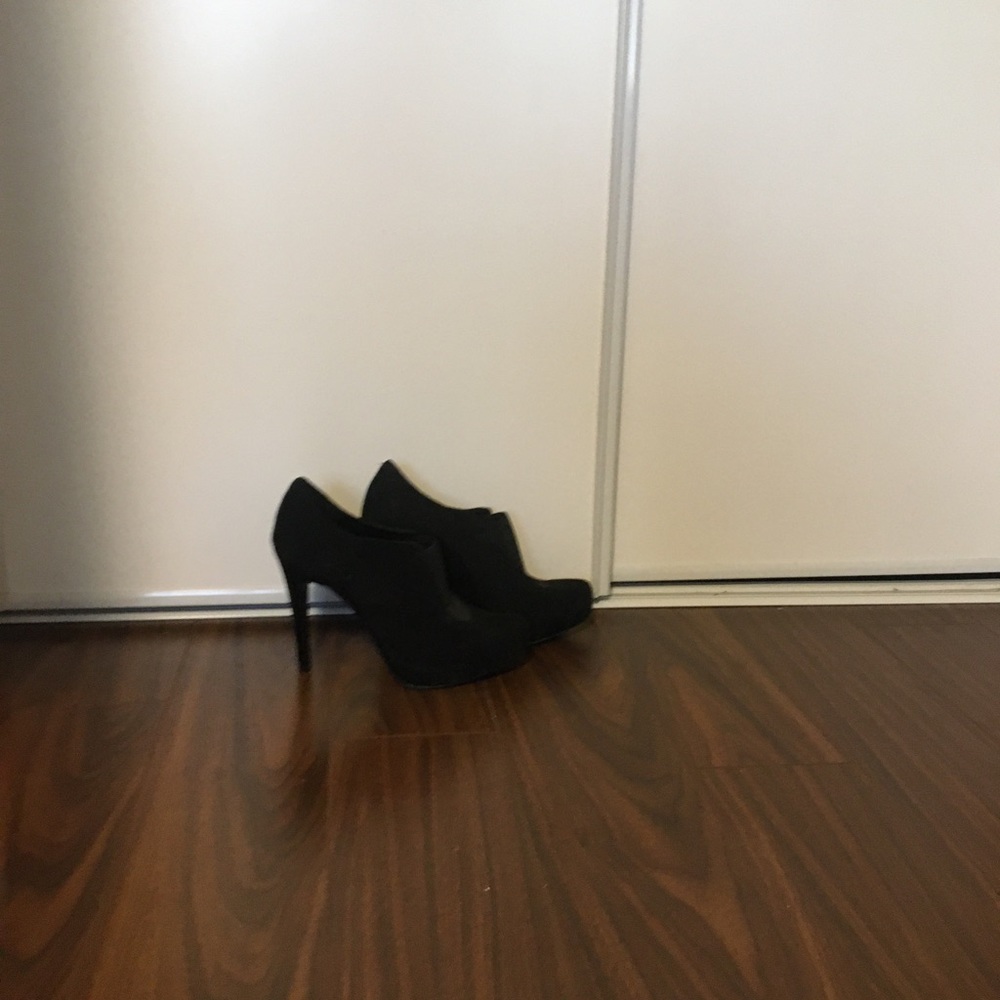 BCBG black bootie heels